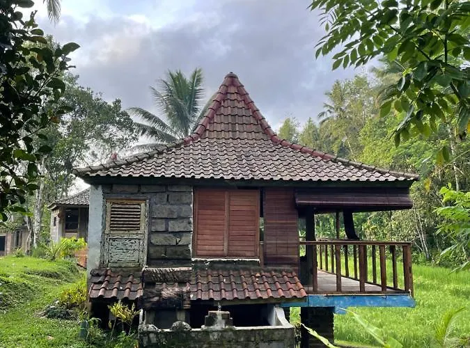 Oemah Tepi Sawah ロッジ *