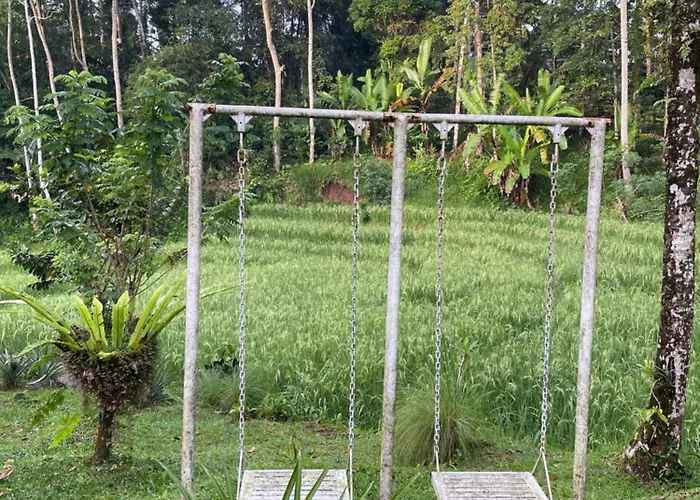 Oemah Tepi Sawah *